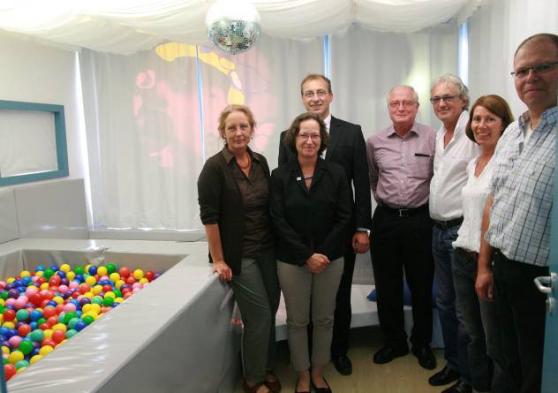 Von links: Sozialdezernentin Barbara Akdeniz, Eigenbetriebsleiterin Martina Preisher, Gerd Wieber, Geschäftsführer der Bürgerstiftung Darmstadt, Dr. Jan Sombroek, Vorstand der Bürgerstiftung, Rainer Buß, Jutta Krämer und Jörg Winkler (alle Eigenbetrieb  Darmstädter Werkstätten und Wohneinrichtungen) (Foto: Bürgerstiftung)