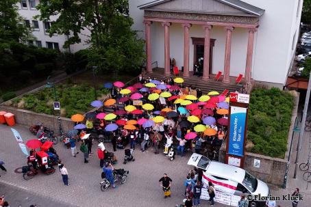 Abschluss der Parade zum Protesttag für Gleichberechtigung von Menschen mit Behinderung