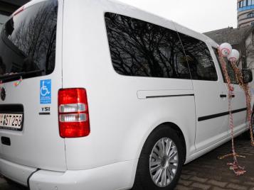 Förderverein Kurt-Jahn-Anlage e.V. übergibt als Spende im Wert von 35.000 Euro ein behindertengerechtes Fahrzeug 